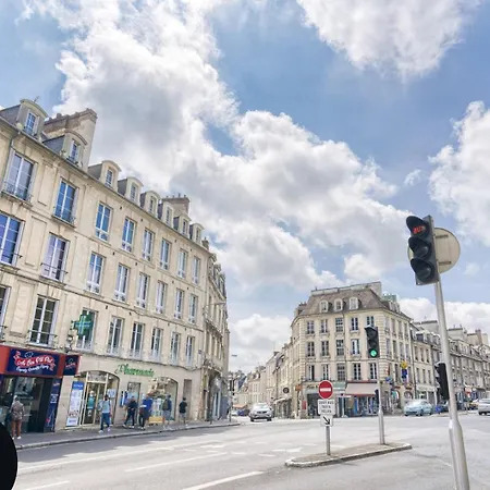 La Mome — Parking, Quartier Historique & Anime 캉