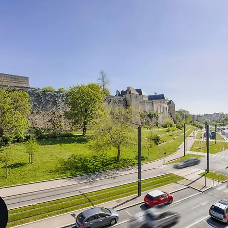 La Mome — Parking, Quartier Historique & Anime Apartment