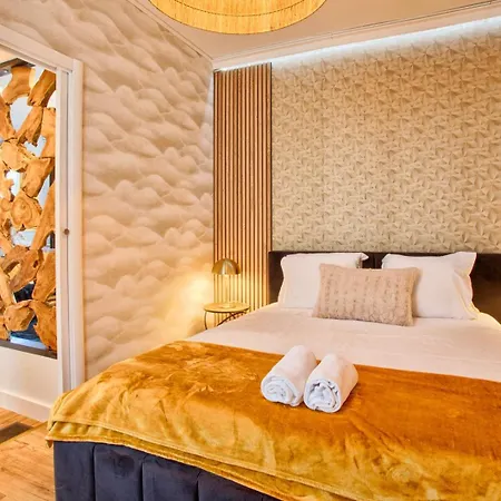 La Mome — Parking, Quartier Historique & Anime *