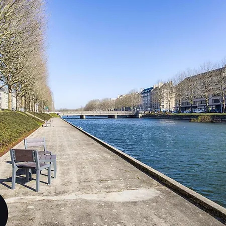 La Mome — Parking, Quartier Historique & Anime